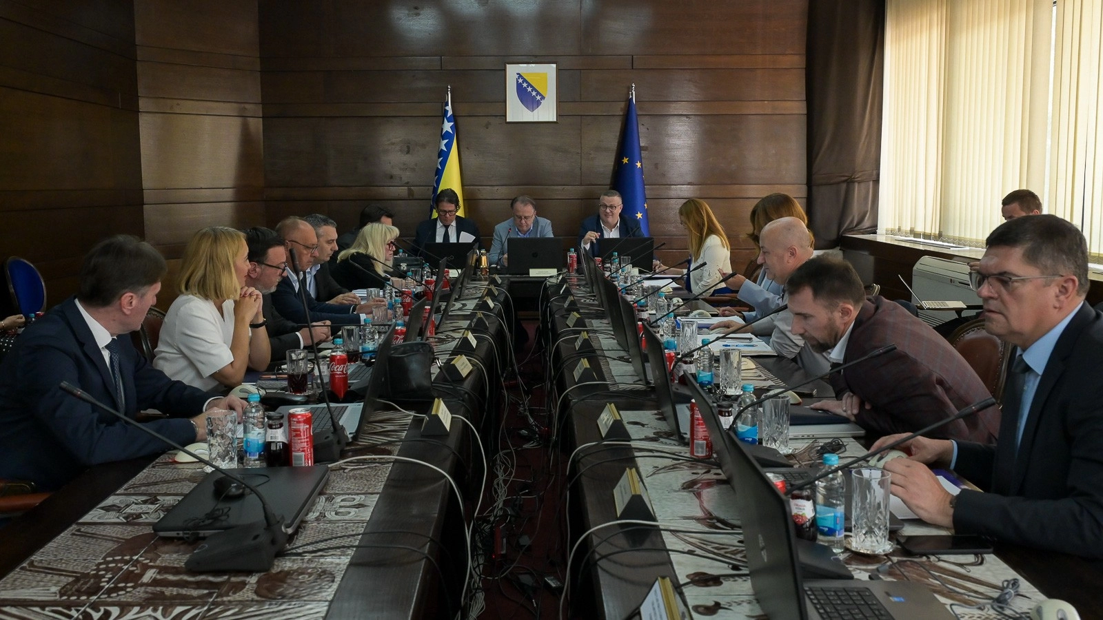 Tko god sjedne u fotelju federalnog premijera čeka ga 'trojkaški' poklon – dug od 4,29 milijardi maraka!
